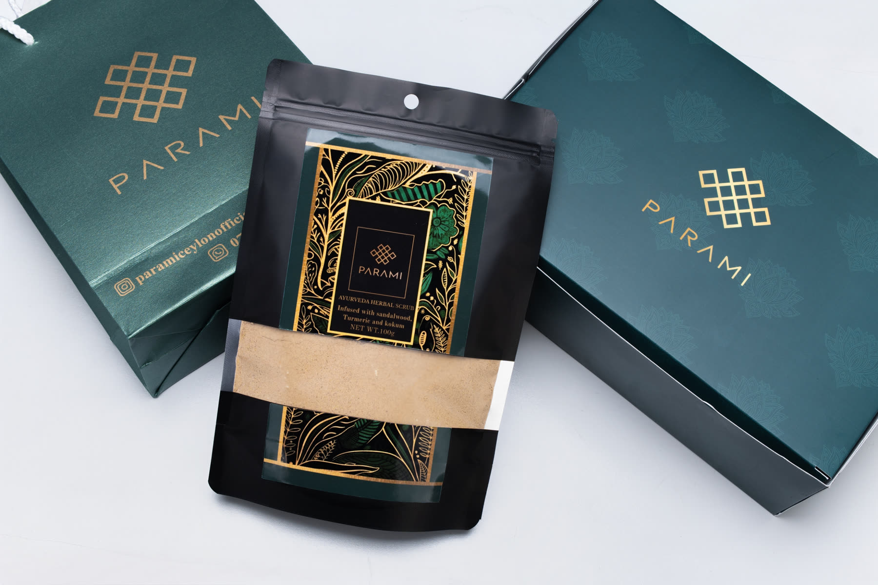 The pouch with the teal Parami gift boxes